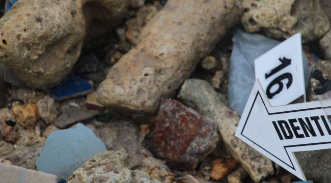 pencarian korban dan sterilisasu lokasi ledakan di Bika. Foto: Humas Polda Papua. 