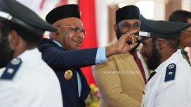 Bupati Puncak, Elvis Tabuni melantik 206 kepala kampung yang tersebar di  25 distrik. Foto: Diskominfo Puncak
