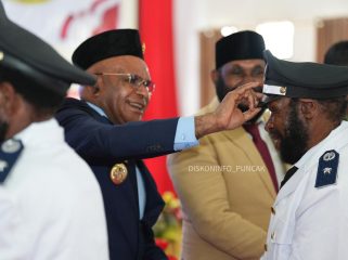 Bupati Puncak, Elvis Tabuni melantik 206 kepala kampung yang tersebar di  25 distrik. Foto: Diskominfo Puncak