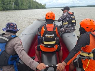 Pencarian Tim SAR Timika gabungan yang mencari keberadaan speedboat yang mengangkut buah apel tujuan Asmat. Foto: SAR Timika.