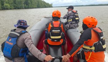 Pencarian Tim SAR Timika gabungan yang mencari keberadaan speedboat yang mengangkut buah apel tujuan Asmat. Foto: SAR Timika.