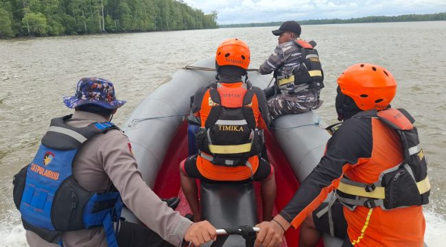 Pencarian Tim SAR Timika gabungan yang mencari keberadaan speedboat yang mengangkut buah apel tujuan Asmat. Foto: SAR Timika.