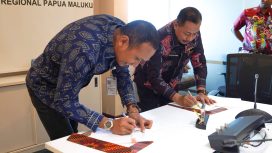 PT Pertamina Patra Niaga Regional Papua Maluku resmi menjalin kerja sama dengan Palang Merah Indonesia (PMI) Kota Jayapura melalui penandatanganan Perjanjian Kerja Sama (PKS) terkait kemanusiaan dan sosial. Foto: Pertamina Patra Niaga Papua dan Maluku.