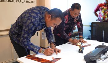 PT Pertamina Patra Niaga Regional Papua Maluku resmi menjalin kerja sama dengan Palang Merah Indonesia (PMI) Kota Jayapura melalui penandatanganan Perjanjian Kerja Sama (PKS) terkait kemanusiaan dan sosial. Foto: Pertamina Patra Niaga Papua dan Maluku.