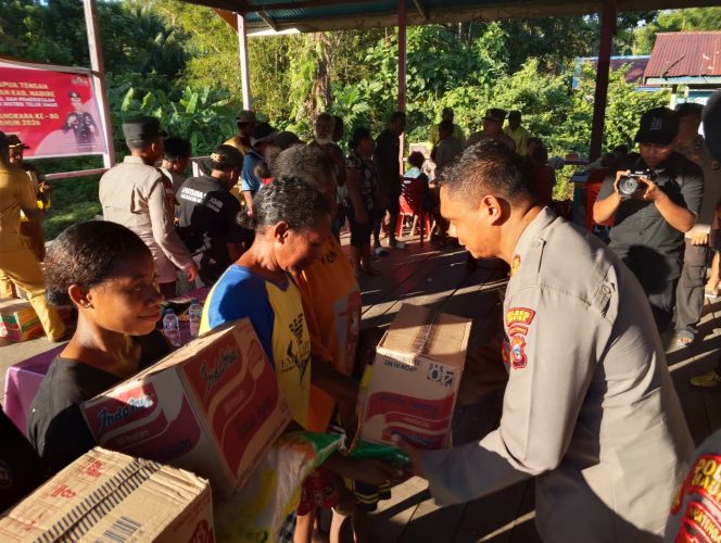 
					Polres Nabire gelar bakti sosial dan pemeriksaan kesehatan di Distrik Teluk Umar. Foto: ist