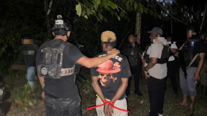 
					Terduga KKB Balalyon HSSBI Yahukimo tertangkap. Foto: Satgas Damai Cartenz