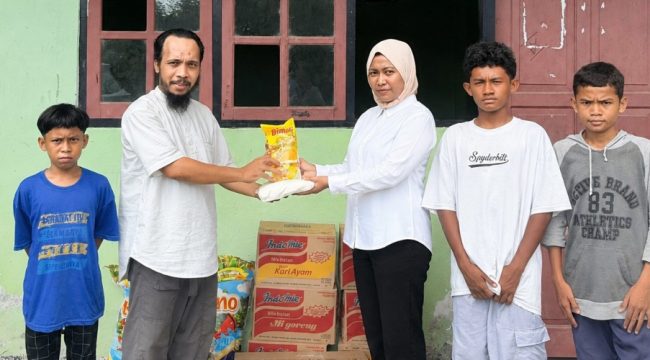 PLN Indonesia Power (PLN IP) UBP Holtekamp menyalurkan santunan kepada anak yatim dan dhuafa di Pondok Pesantren Al Masthury YAPNI, Koya Timur, Distrik Muara Tami, Kota Jayapura, Papua pada momen 1 Muharam 1448 Hijriah atau Tahun Baru Islam. 