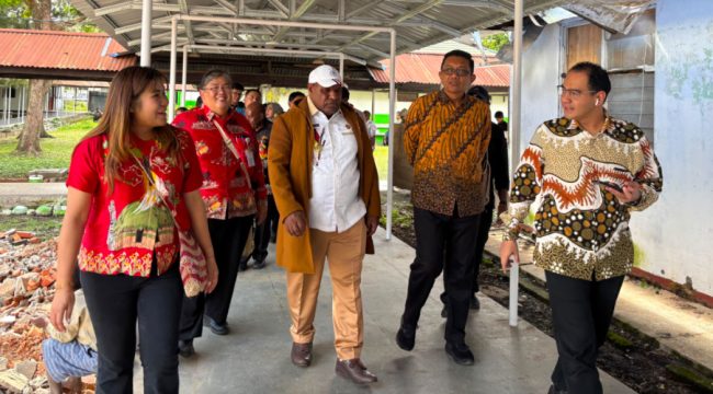 Bupati Jayawijaya, Atenius Murip mendampingi Tim Kementerian Kesehatan Republik Indonesia melakukan kunjungan kerja strategis ke RSUD Wamena pada Sabtu, 27 Juni 2026. Foto: Kominfo Pemkab Jayawijaya.