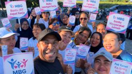 Alumni SPPI Batch 3 Papua Tengah gelar pemeriksaan kesehatan gratis bagi relawan dapur MBG dan juga senam pagi bersama serta aksi bersih-bersih Pantai Nabire. (Foto IST) 