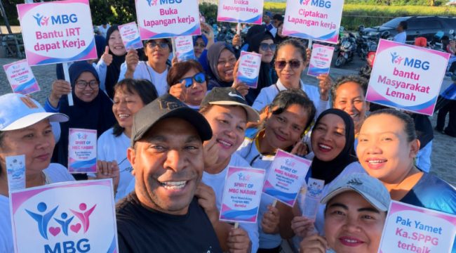 Alumni SPPI Batch 3 Papua Tengah gelar pemeriksaan kesehatan gratis bagi relawan dapur MBG dan juga senam pagi bersama serta aksi bersih-bersih Pantai Nabire. (Foto IST) 