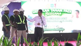 Melalui dukungan terhadap Gerakan Tanam Padi Serentak yang dipimpin Menteri Pertanian RI Andi Amran Sulaiman di Desa Waninggap Kai, Distrik Semangga, Kabupaten Merauke, Sabtu, 4 Juli 2026.