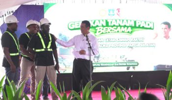 Melalui dukungan terhadap Gerakan Tanam Padi Serentak yang dipimpin Menteri Pertanian RI Andi Amran Sulaiman di Desa Waninggap Kai, Distrik Semangga, Kabupaten Merauke, Sabtu, 4 Juli 2026.