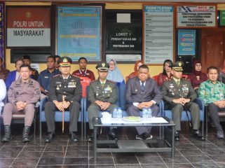 Upacara peringatan HUT Ke-80 Bhayangkara di Kepulauajn Yapen dihadiri Bupati Kepulauan Yapen Benyamin Arisoy dan sejumlah forkpimda Kepulauan Yapen. (Foto dok: Humas Polres Kepulauan Yapen) 