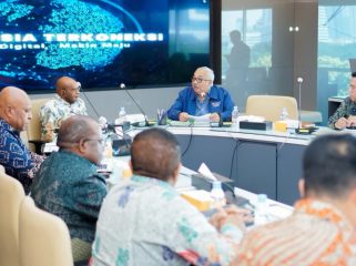 Bupati Elvis Tabuni bersama jajaran OPD dan legislatif melakukan audiensi dengan Staf Khusus Kemkomdigi Bidang Komunikasi dan Politik, Arnanto Nurprabowo, di Jakarta. (Foto dok: Diskominfo Puncak)
