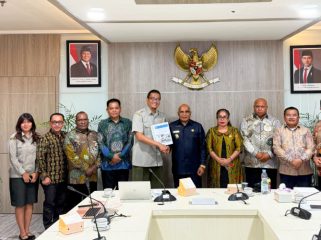 Foto bersama Bupati Puncak Elvis Tabuni bersama jajaran Pemkab Puncak usai audiensi dengan Kementerian Pertanian di Jakarta Selatan, Senin, 20 Juli 2026. (Foto dok: Diskominfo Puncak)
