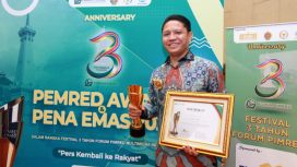 CEO  PT Munja Utama Indonesia, Robertus B. Berot menerima penghargaan Pemred Award dan Pena Emas 2026  atas dedikasi dan kepemimpinannya yang berhasil membawa perusahaan berinovasi dan memperluas pangsa pasar, baik domestik maupun ekspor. (Foto dok:IST)