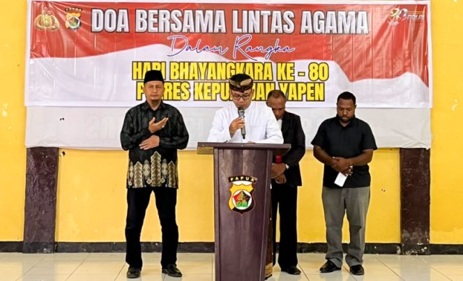 
					Polres Kepulauan Yapen saat menggelar doa bersama lintas agama di GOR Mambora Polres Kepulauan Yapen, Serui, Papua. (Foto dok: IST) 