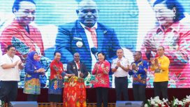 Saat Gubernur Papua Tengah Meki Frits Nawipa resmi meluncurkan SP2D Online dan KKPD. (KabarPapua.co/Agies Pranoto) 