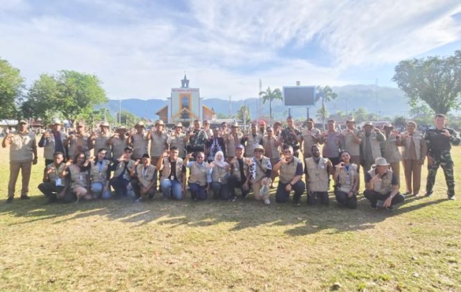 
					Foto bersama mahasiswa KKN Uncen dan jajaran Pemkab Kepulauan Yapen usai penyambutan. (Foto dok: Istimewa)