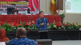 Kadinkes Provinsi Papua Tengah, dr. Agus, M.Kes., Sp.KKLP., saat memberikan arahan dalam Rakerkesda I Provinsi Papua Tengah di Puncak Jaya, Kamis, 2 Juli 2026. (KabarPapua.co/Agies Pranoto)
