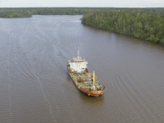 Kapal Pertamina.  pengantar BBM ke wilayah pedalaman. (Foto dok: Pertamina)