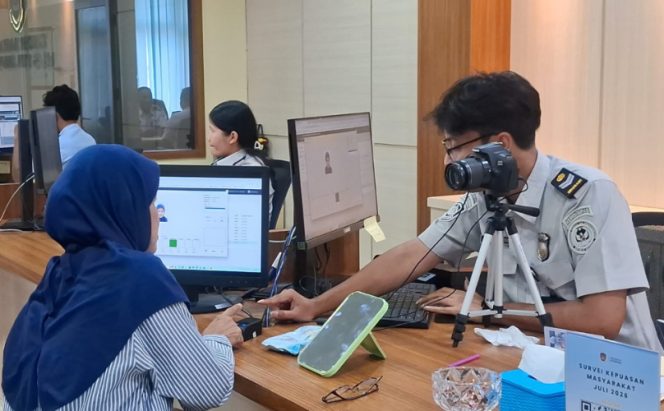
					Kantor Imigrasi Kelas I TPI Jayapura mencatat penerbitan 2.032 paspor sepanjang semester I tahun 2026. (KabarPapua.co/Imelda)