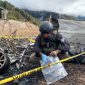 Saat penyidik dari kepolisian melaksanakan olah TKP pada Sabtu, 4 Juli 2026 terhadap pembunuhan pilot berkebangsaan Amerika dan pembakaran pesawat Pilatus PC-6/B2-H4 Turbo Porter registrasi PK-RCY milik AMA oleh KKB di Yahukimo. (Foto dok: Satgas Operasi Damai Cartenz-2026) 