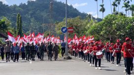 Rangkaian Parade Merah Putih menjelang peringatan HUT Ke-81 RI Tahun 2026 di Serui, Kepulauan Yapen. (KabarPapua.co/Ainun Faathirjal)