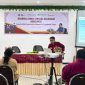 Analis Edukasi dan Perlindungan Konsumen OJK Papua menyampaikan materi literasi keuangan kepada ASN dalam kegiatan Nokenku di Kabupaten Kepulauan Yapen. (Foto dok: IST)