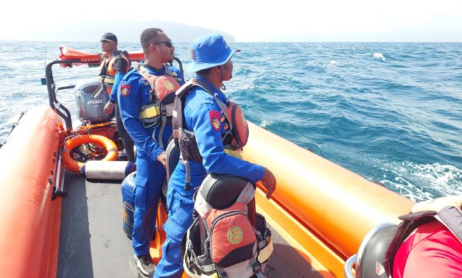 
					Tim SAR Gabungan saat melakukan pencarian di nelayan hilang di perairan laut Kaimana, Senin, 27 Juli 2026. (Foto dok: Tim SAR Gabungan)