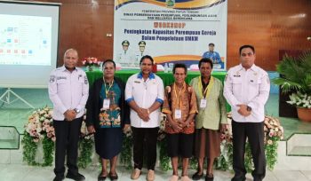 Saat foto bersama usai pembukaan resmi workshop: “Peningkatan Kapasitas Perempuan Gereja dalam Pengelolaan UMKM”. (KabarPapua.co/Agies Pranoto)