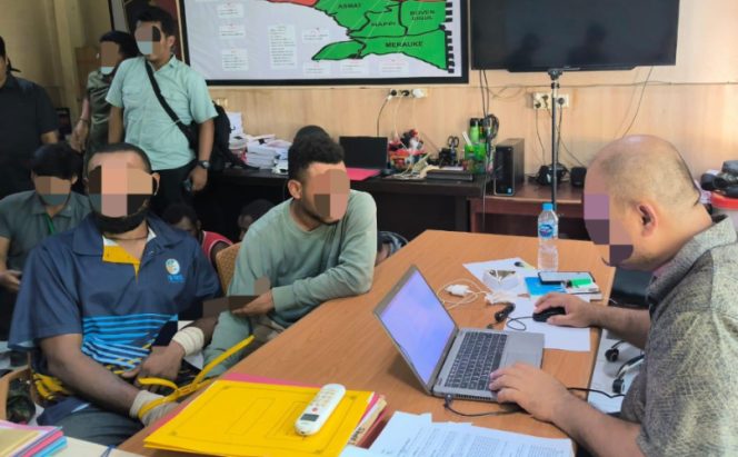 
					Satgas Operasi Damai Cartenz-2026 tangkap DPO jaringan peredaran senjata api ilegal Yalimo–Yahukimo. (Foto dok: Satgas Operasi Damai Cartenz-2026)
