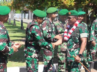 Penyambutan Letkol Inf Ahmad Albar sebagai Komandan Kodim (Dandim) 1709 Yawa. (Foto dok: Istimewa)