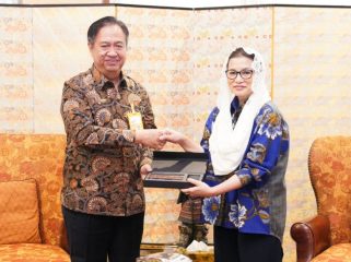 Saat penyerahan santunan kepada ahli waris almarhum Rahmad Gobel. (Foto dok: IST)