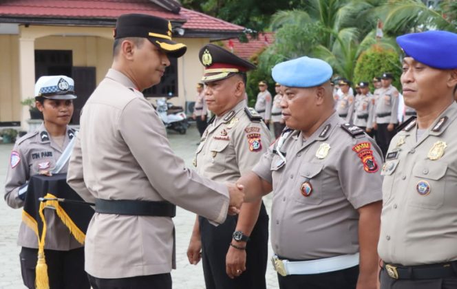 
					Upacara kenaikan pangkat bagi personel perwira dan bintara periode 1 Juli 2026 di halaman Mapolres Kepulauan Yapen. (Foto dok: IST)