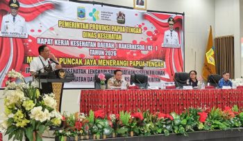 Saat Pj Sekda) Provinsi Papua Tengah Silwanus A. Soemoele membuka Raker Kesehatan Daerah Se-Provinsi Papua Tengah di Aula Sasana Kaonak, Kabupaten Puncak Jaya, Kamis, 2 Juli 2026. (KabarPapua.co/Agies Pranoto)
