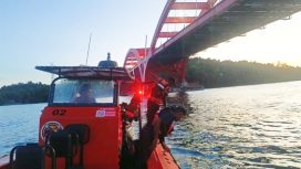 Tim SAR gabungan berhasil menemukan korban jatuh di Jembatan Merah, Kota Jayapura, Papua. (Foto dok: Tim SAR Gabungan)