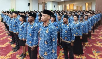 Para tenaga honorer dan CPNS Formasi 2024 di Provinsi Papua Tengah yang terima SK PNS. (KabarPapua.co/Agies Pranoto) 
