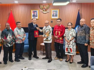 Bupati Puncak Elvis Tabuni melakukan pertemuan dengan Wakil Menteri Pendidikan Tinggi, Sains, dan Teknologi (Wamendiktisaintek) Fauzan di Jakarta, Rabu, 15 Juli 2026. ***(Foto dok: Diskominfo Puncak)