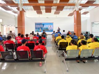 Suasana pembukaan Program Padat Karya Tahun Anggaran 2026 yang diikuti 33 peserta dari masyarakat lokal di Pelabuhan Domine Izak Samuel Kijne, Serui. (Foto dok: IST)