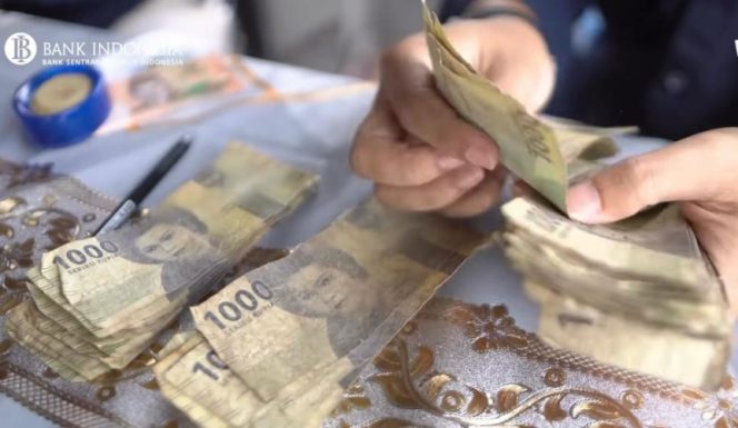 
					Uang Rupiah lusuh dari Kampung Senggo, Distrik Citak Mitak, Kabupaten Mappi, Papua Selatan. (Foto dok: @bank_indonesia_papua dan @cbp_rupiah_papua)