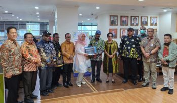 Wabup Puncak Naftali Akawal dan jajaranya saat melakukan pertemuan strategis dengan jajaran Kemendikdasmen yang diwakili Direktur SMP Kemendikdasme Maulani Mega Hapsari di Jakarta, Rabu, 1 Juli 2026. (Foto dok: Diskominfo Puncak)
