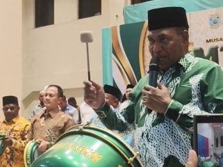 Wagub Papua Barat Mohamad Lakotani saat membuka secara resmi MTQ XI Tingkat Provinsi Papua Barat di Gedung Olahraga Kaimana, Selasa 30 Juni 2026. (KabarPapua.co/Yosias Wambrauw)