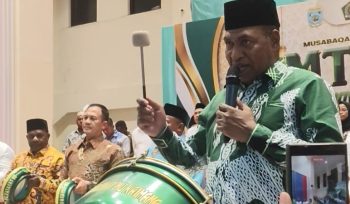 Wagub Papua Barat Mohamad Lakotani saat membuka secara resmi MTQ XI Tingkat Provinsi Papua Barat di Gedung Olahraga Kaimana, Selasa 30 Juni 2026. (KabarPapua.co/Yosias Wambrauw)