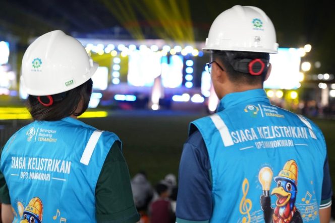 
					Pengawalan petugas PLN pada penutupan Gelaran penutupan Pesparawi Nasional di Manokwari. Foto: PLN Papua.  