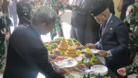 Bupati Puncak, Elvis Tabuni sat menghadiri HUT ke-80 Bhayangkara. Foto: Diskominfo Puncak. 