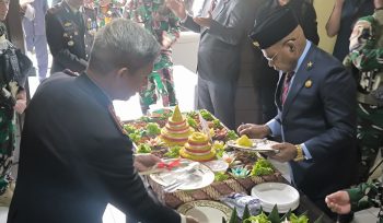 Bupati Puncak, Elvis Tabuni sat menghadiri HUT ke-80 Bhayangkara. Foto: Diskominfo Puncak. 