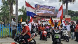 Konvoi kendaraan piala dunia dengan balutan nasionalisme di Kota Jayapura. Foto: Katharina/KabarPapua