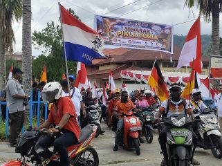 Konvoi kendaraan piala dunia dengan balutan nasionalisme di Kota Jayapura. Foto: Katharina/KabarPapua