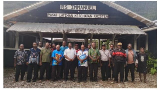 Masyarakat menyampaikan aspirasinya kepada Pj Sekda Provinsi Papua Tengah. (KabarPapua.co/Agies Pranoto)